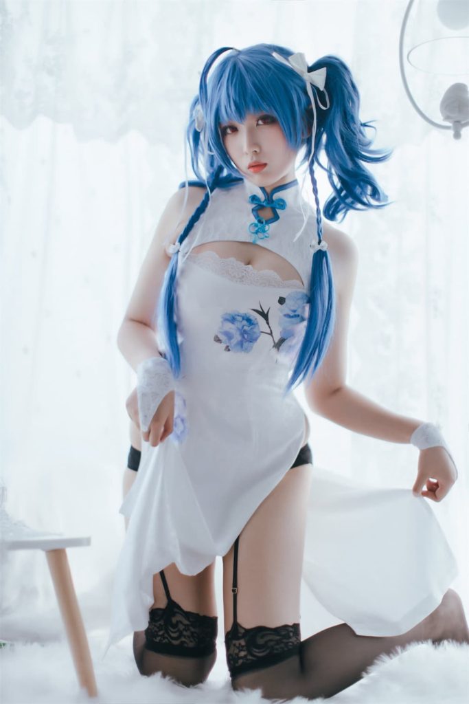 图片[2]-轩萧学姐 写真作品 NO.001–NO.098 系列整理，涵盖OL制服、兔女郎、竞泳、JK、旗袍等多类型主题造型，同时包含多款热门游戏角色Cos演绎。  作品涉及《碧蓝航线》《NIKKE: Goddess of Victory》《鸣潮》《绝区零》等IP角色版本，整体风格以职场OL与主题系列为主线，按编号系统归档，适合作为作品总索引与专题聚合页面。